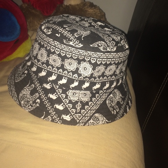 Bucket hat