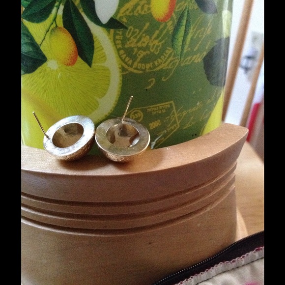 💯14Kt Gold Dot Earrings - Picture 2 of 4