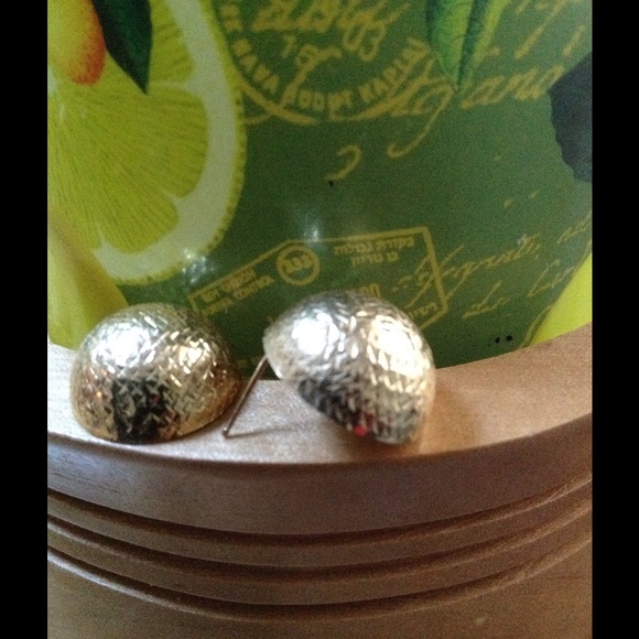 💯14Kt Gold Dot Earrings - Picture 3 of 4