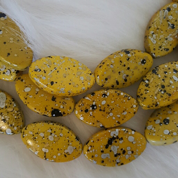 Handmade bead statement necklace - Picture 2 of 2