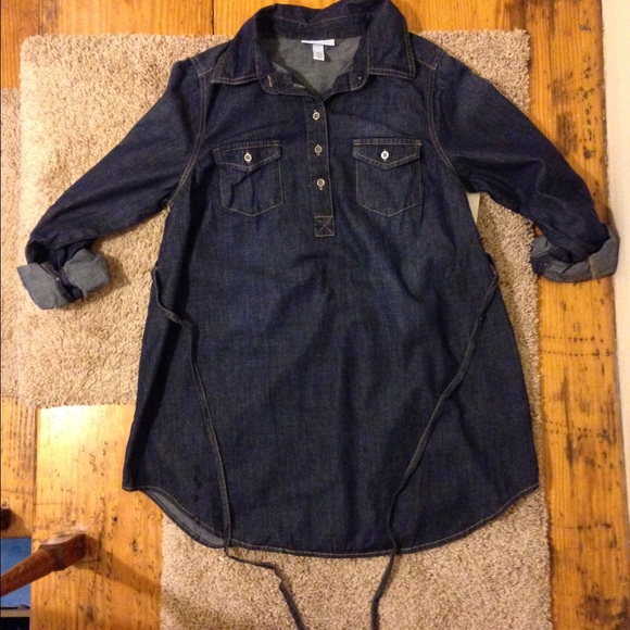 Liz Lange maternity. Denim tie maternity top.