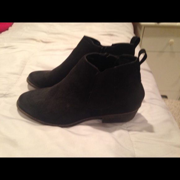 Black ankle booties😍💅🏾