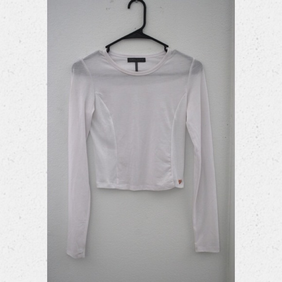 Long-sleeved crop top