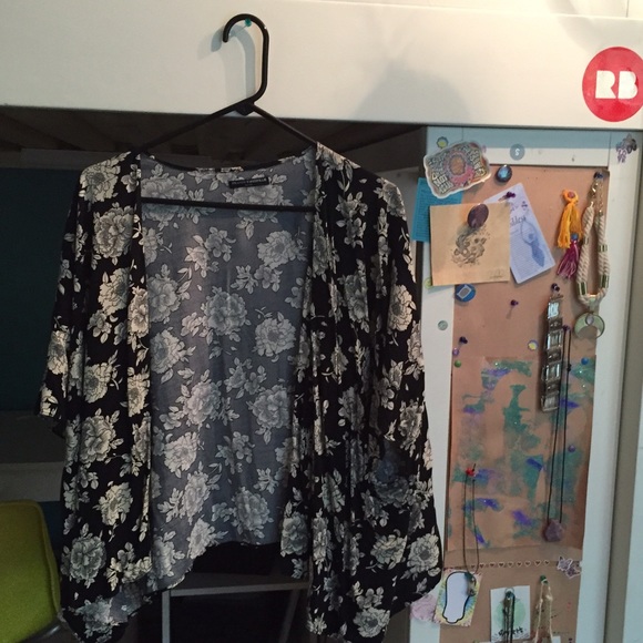 Brandy Melville floral kimono