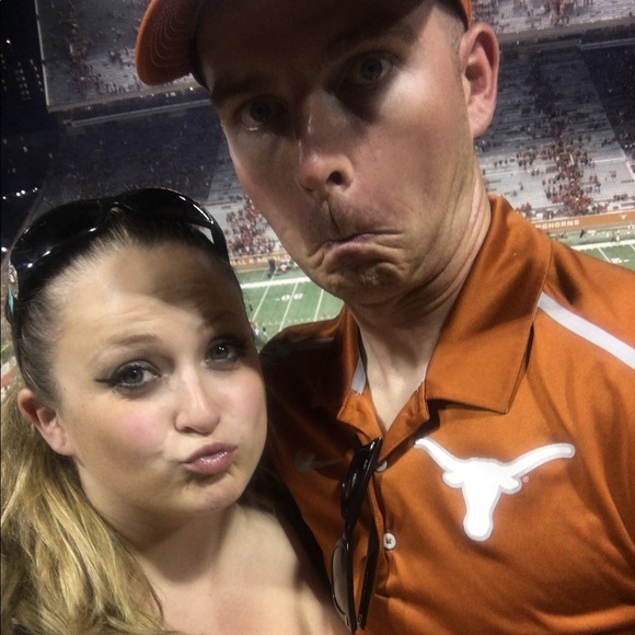 Follow me @4Lindz 😘❤️💋💃🏼🍷 - Picture 2 of 8