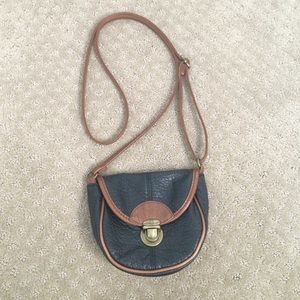 Crossbody handbag with adjustable strap