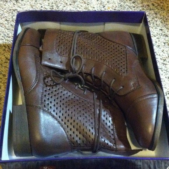 Brand new with box Madden Girl brown combat boots