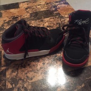 Jordan 1Y shoes red and black
