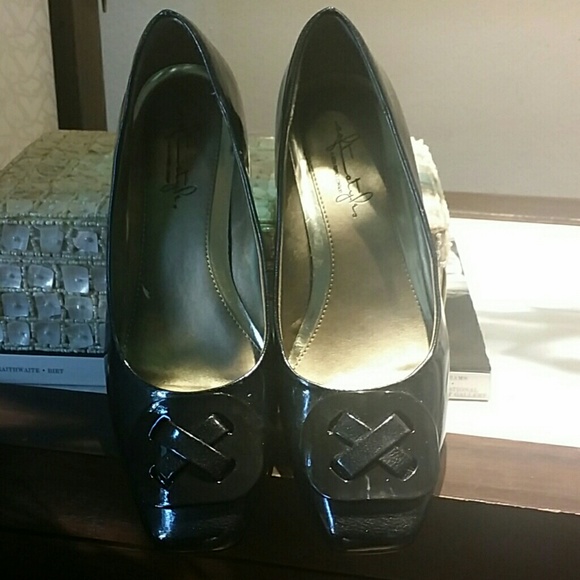 Shoes - Picture 2 of 4