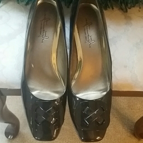 Shoes - Picture 3 of 4