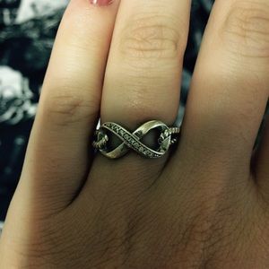 Real Infinity Ring with Diamonds
