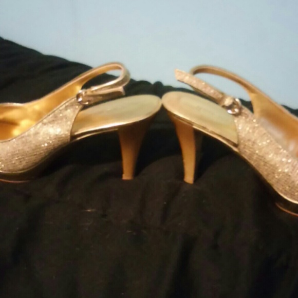Gold heels! - Picture 3 of 3