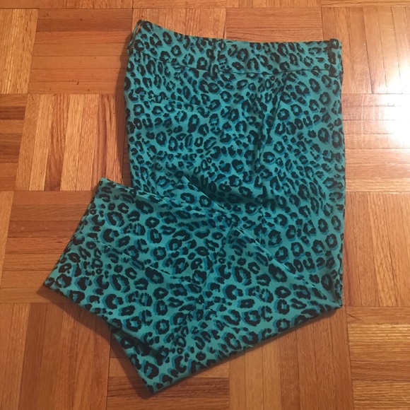 💥NEW MARKDOWN💥 Green Cheetah Print Trousers