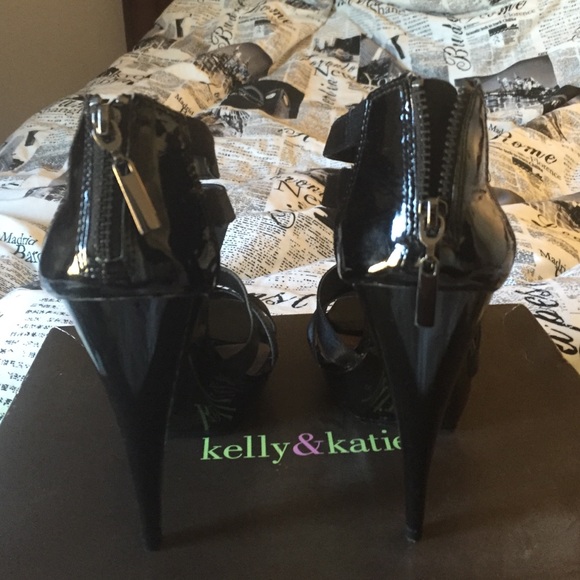 Black strapped heels - Picture 3 of 4