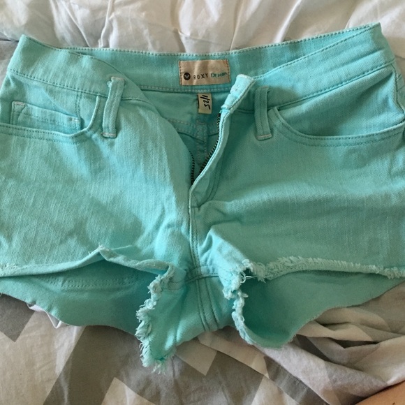 super cute baby blue roxy denim shorts