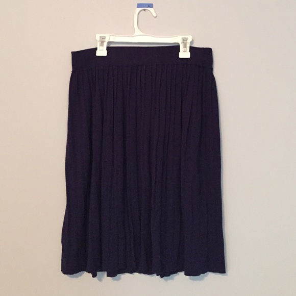 Navy accordion style skirt