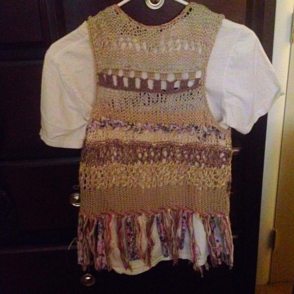 LIKE NEW! BKE Gimmicks fringe vest! - Picture 2 of 3