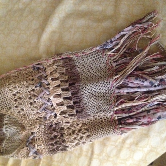 LIKE NEW! BKE Gimmicks fringe vest! - Picture 3 of 3