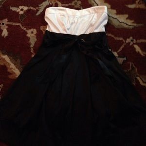 Junior's black and white dress