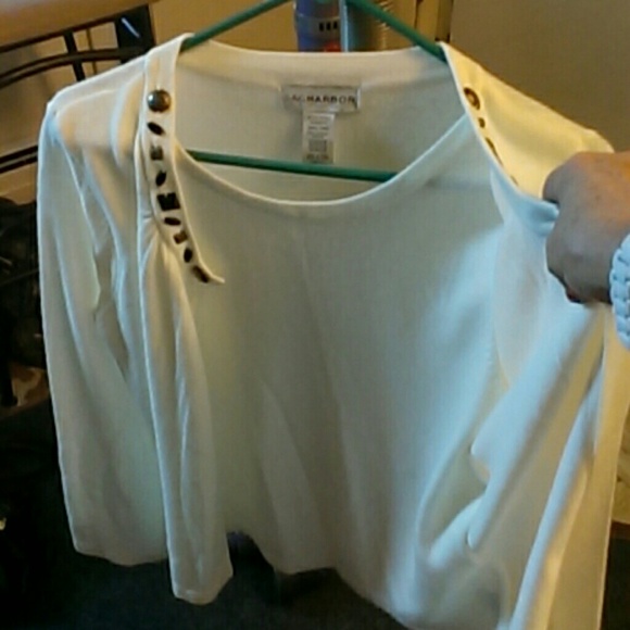 Sweater size small - Picture 2 of 2