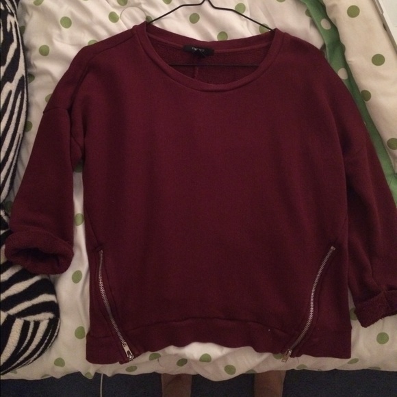 Maroon light sweater