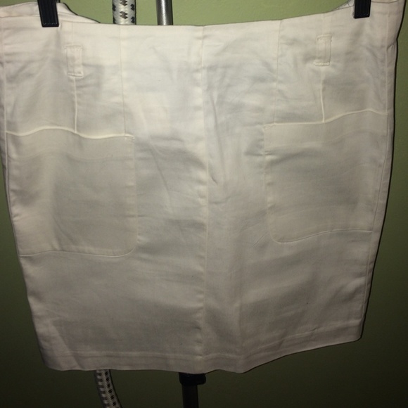 Brand new white mini skirt (size small)