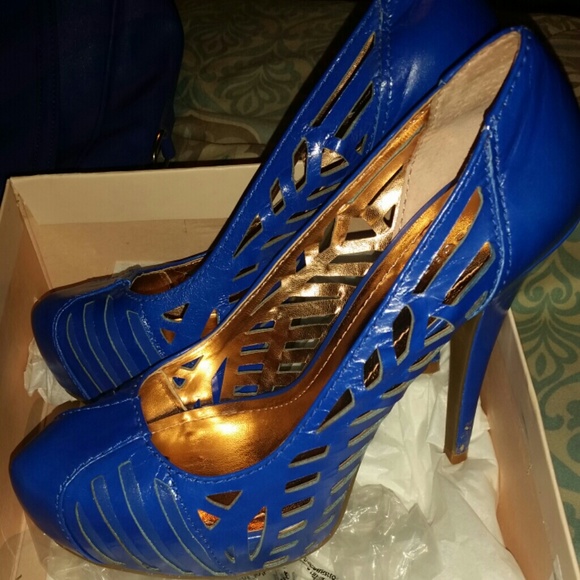 Bcbg cobalt blue pumps
