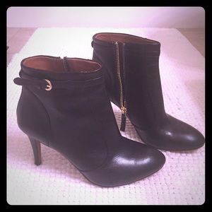 Nine West high heeled ankle zip booties sz 7