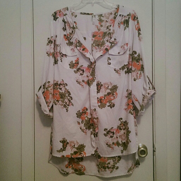 ✨🇸🇦🇱🇪✨ Floral hi-lo blouse