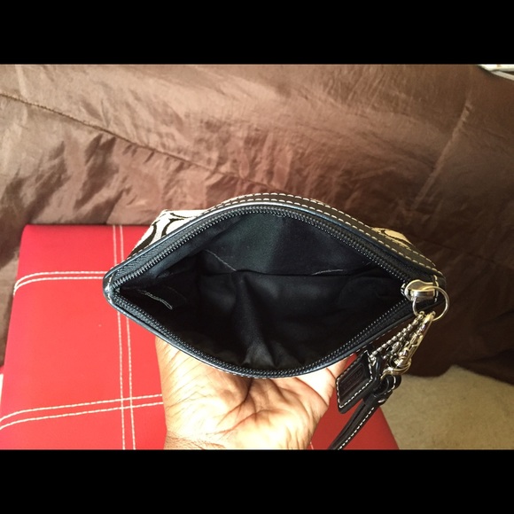 Coach wristlet - Picture 3 of 3