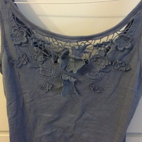 BLUE FLORAL DETAIL TANK TOP - Picture 2 of 2
