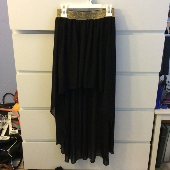 BLACK HIGH-LOW SKIRT