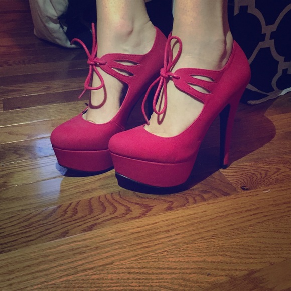 Red Pumps - Picture 1 of 4