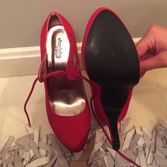 Red Pumps - Picture 4 of 4