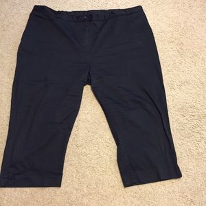 Black capris
