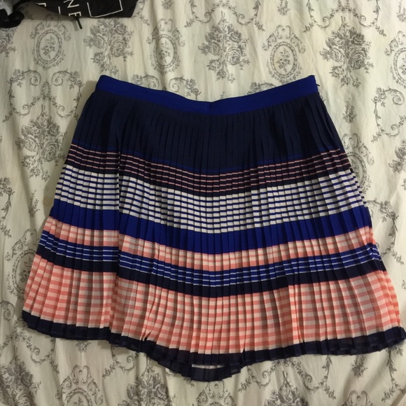 American Eagle Outfitters Dresses & Skirts - American Eagle pleated skirt