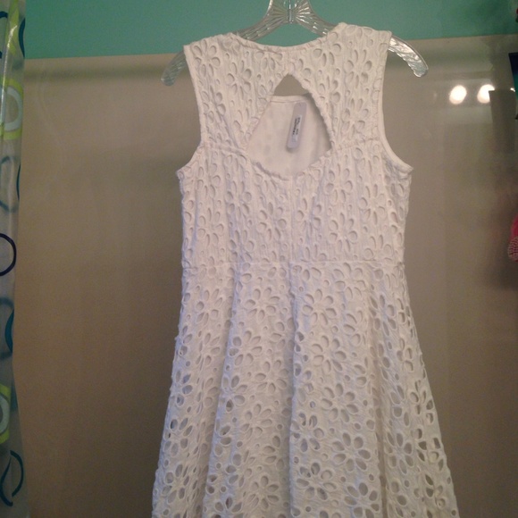 White Floral Dress NWT - Picture 3 of 4