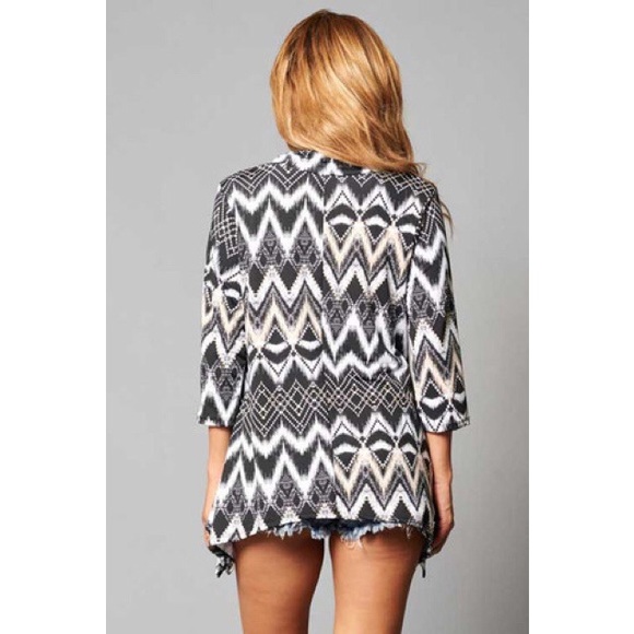 Plus Size Printed 3/4 Sleeve Top - Picture 3 of 3