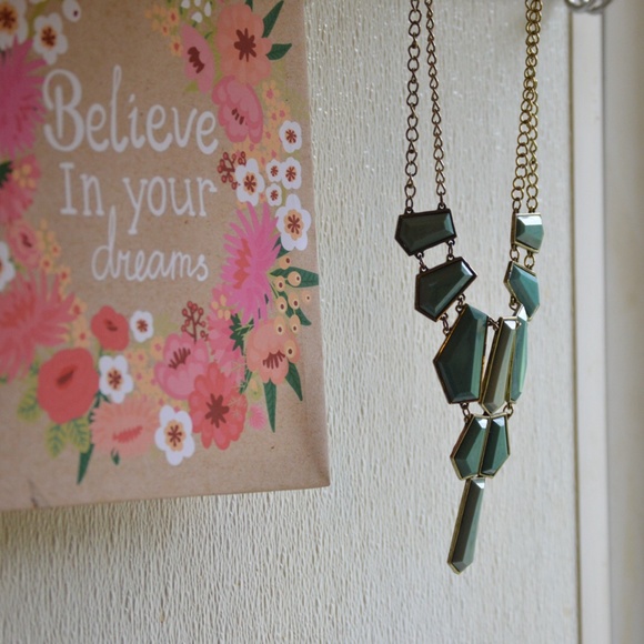 Turquoise statement necklace. - Picture 3 of 4