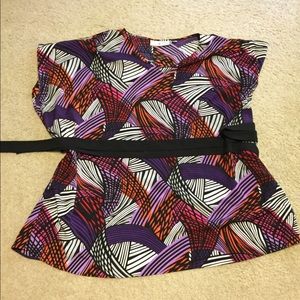 Multicolor top with black belt. 30/32