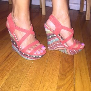 Red/orange strap wedge
