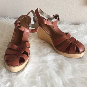Gap sandal wedges