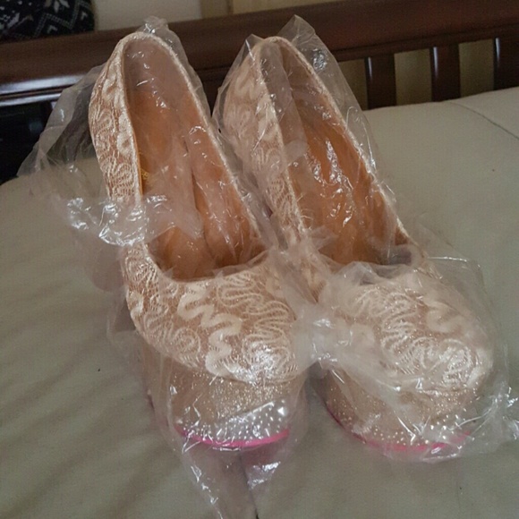 Gold/pink platform pump - Picture 2 of 2