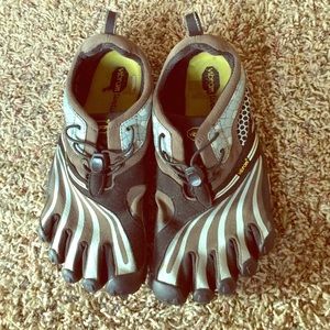 Vibram toe shoes
