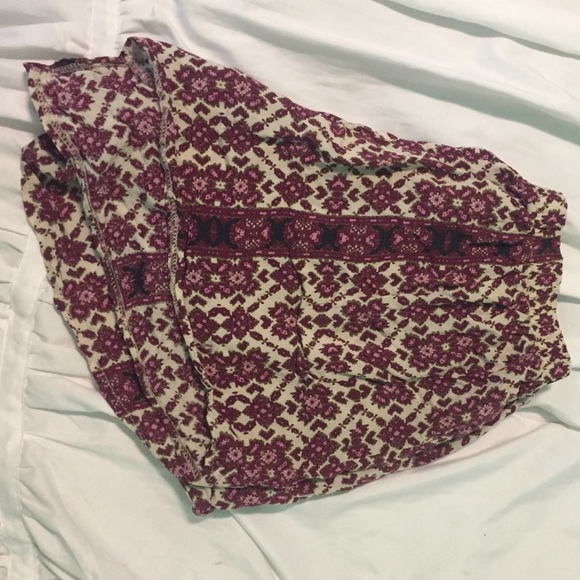 Brandy Melville Patterned Shorts - Picture 4 of 4