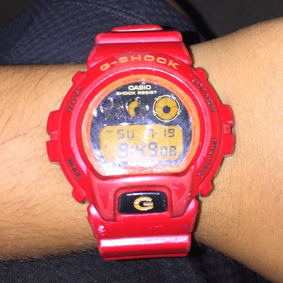 Red gshock watch - Picture 1 of 1