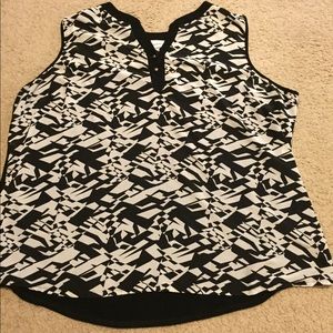 Black and white sleeveless pattern top 30/32