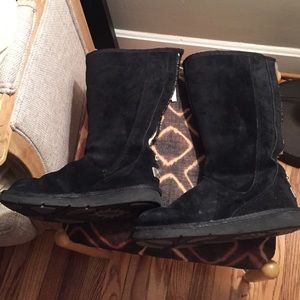 Black Ugg boots