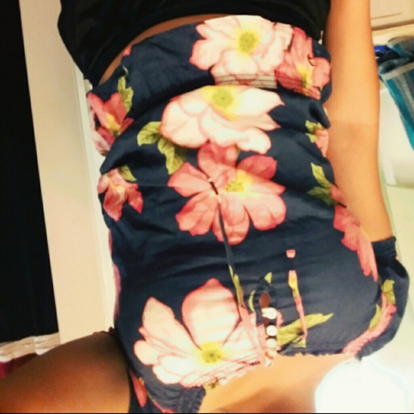 hollister Floral shirt - Picture 1 of 1