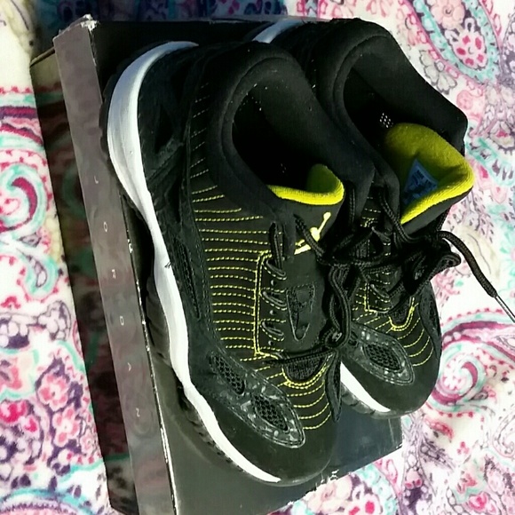 🔴🔴🔴SOLD🔴🔴🔴RETRO 11 LOW - Picture 3 of 4